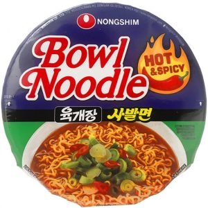 Nongshim hot spicy ramen è molto piccante dalla Corea!Risveglierà i vostri occhi! I hot spicy noodles sono appiccicosi, molto saporiti....